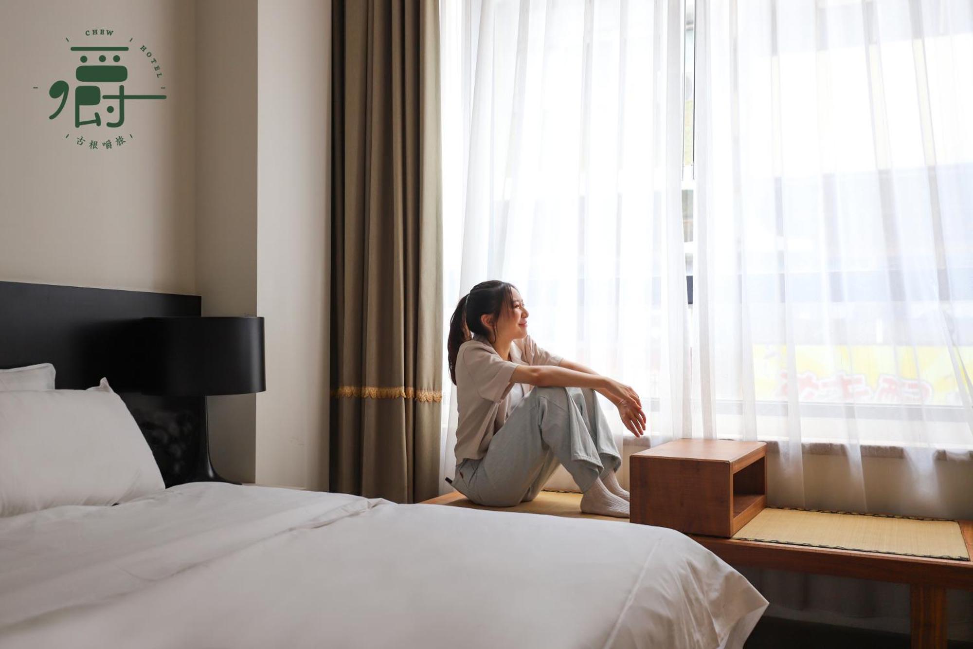 Roots Chew Hotel Тайнань Номер фото